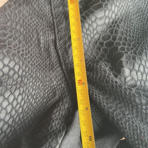 *free with purchase* Red 24 leggings - Picture 10 of 10